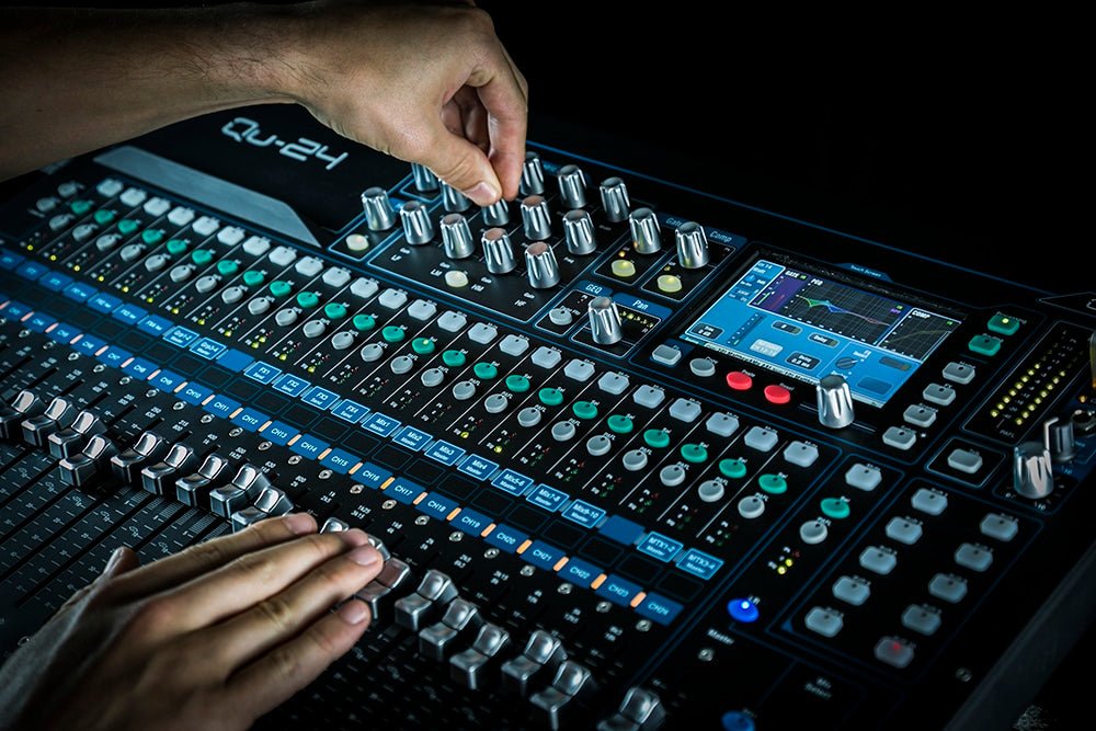 Allen & Heath Qu-16 16-channel Digital Mixer - Chrome Edition